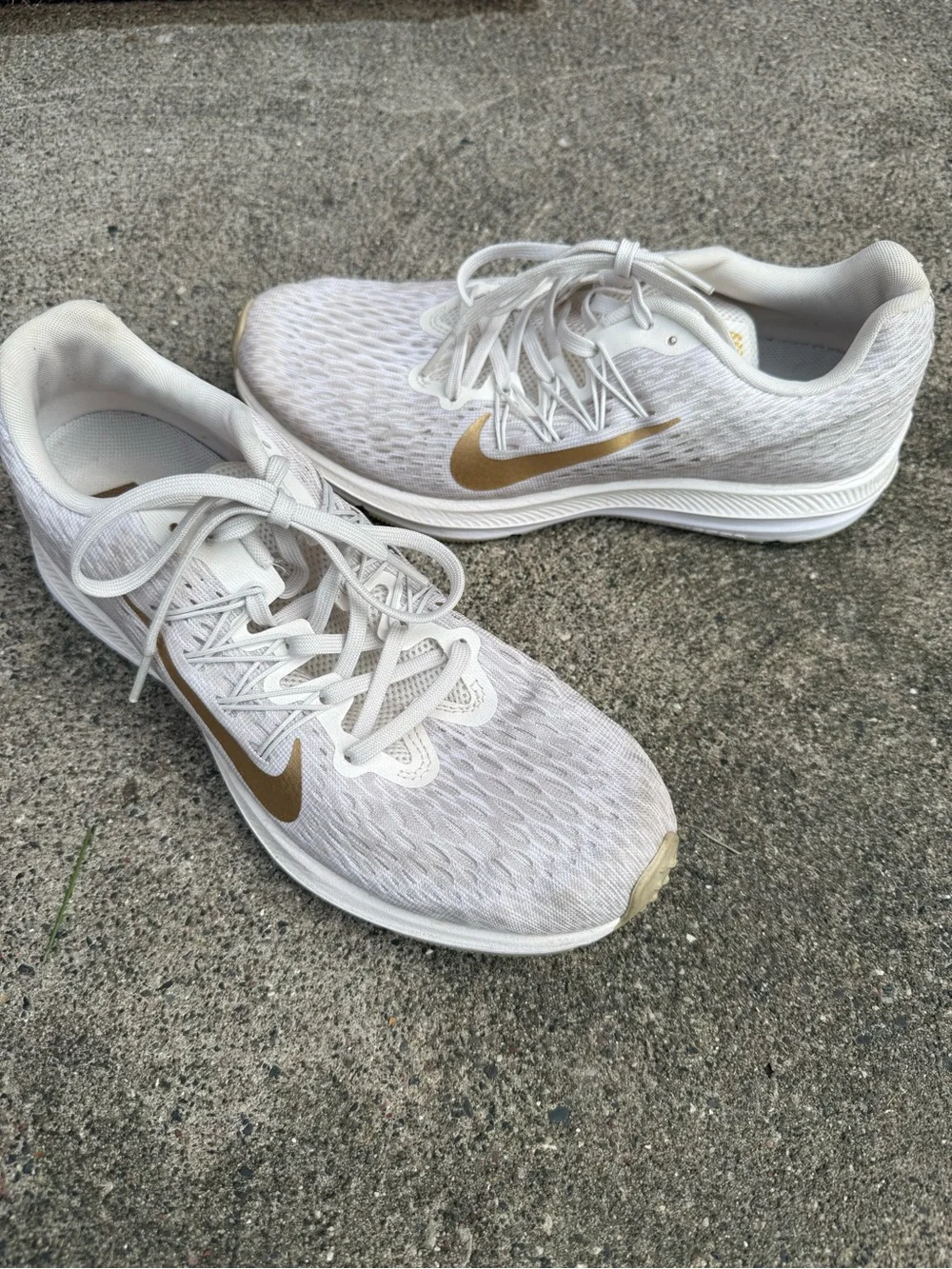 Nike tennis shoes